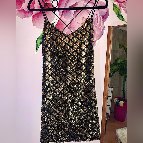AMERICAN APPAREL ☀️NWOT .Beautiful Black&Gold Sequin Dress. - Picture 3 of 4